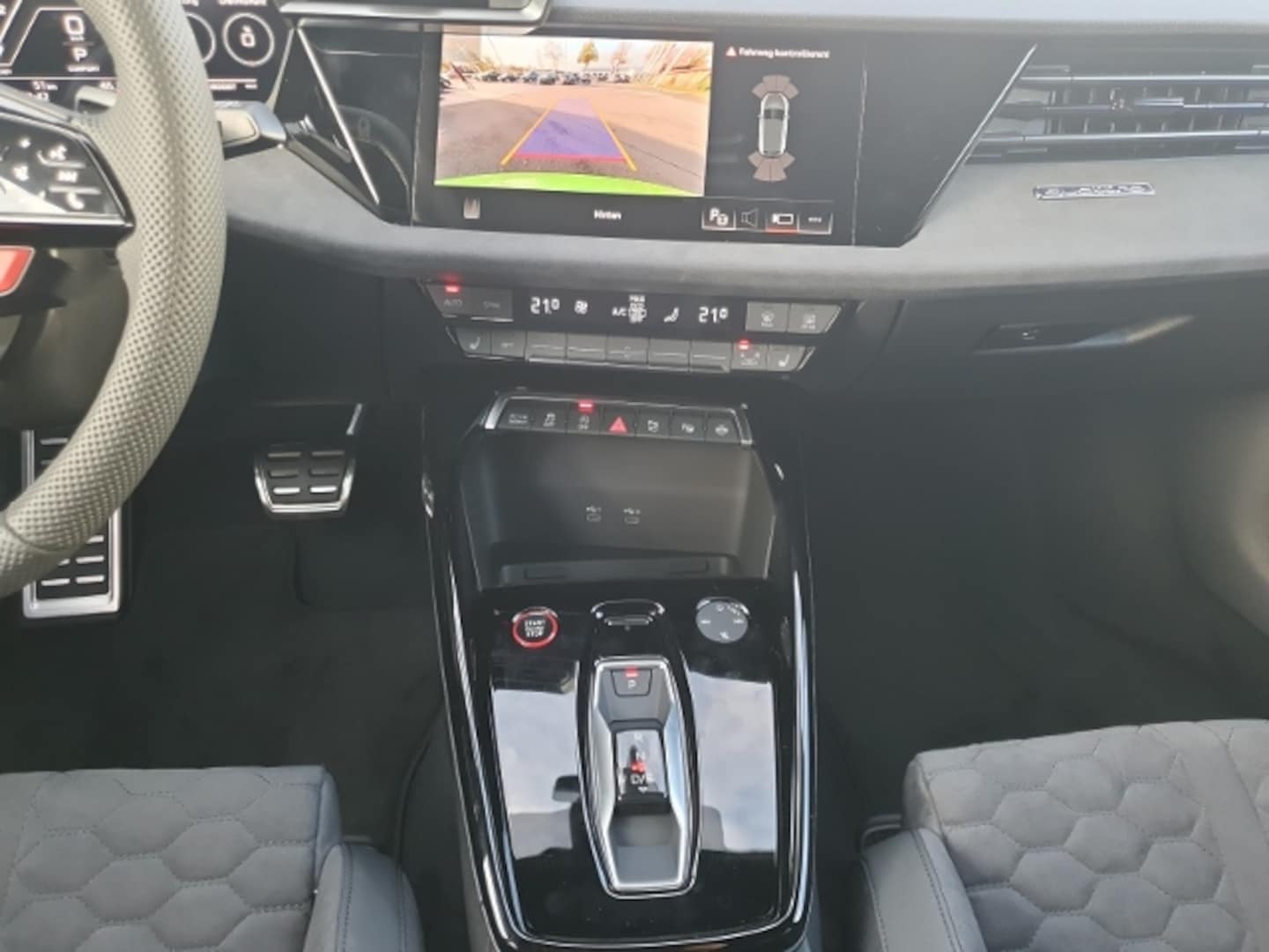 Bild über Audi RS 3 Sportback TFSI quattro S tronic - für weitere Informationen kontaktieren Sie den Audi Partner