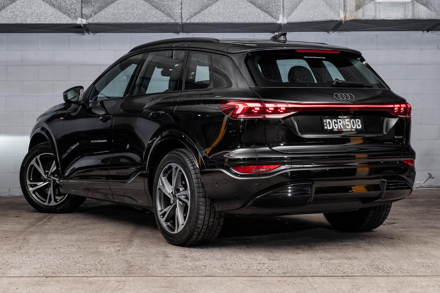 Image about Audi Q6 SUV e-tron e-tron quattro