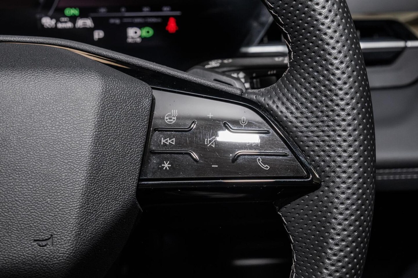 Image about Audi Q6 SUV e-tron e-tron quattro