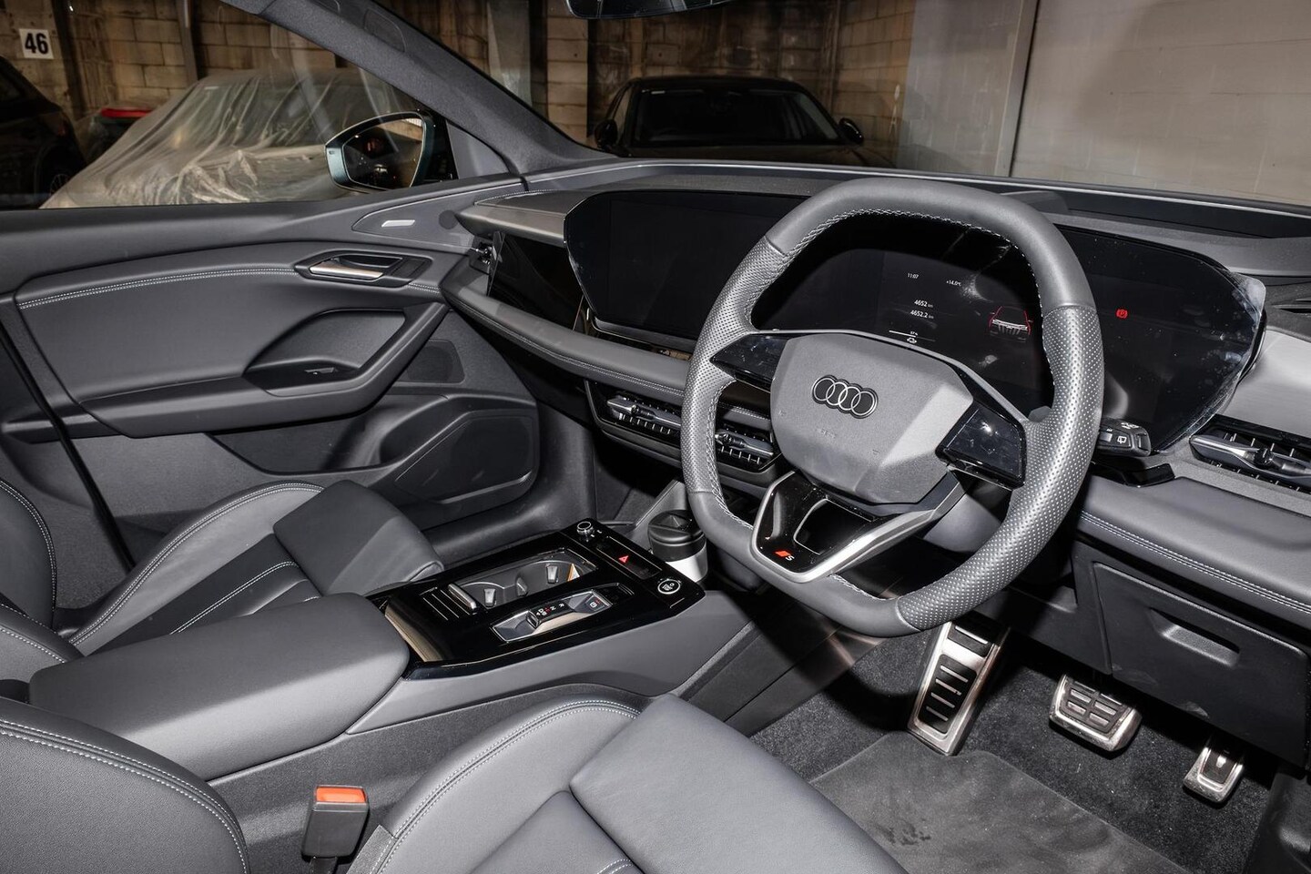 Image about Audi Q6 SUV e-tron e-tron quattro