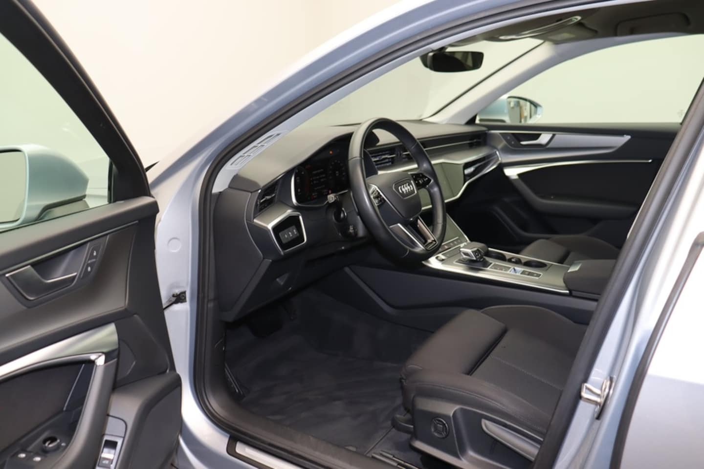 Bild über Audi A6 Avant advanced 40 TDI quattro S tronic - für weitere Informationen kontaktieren Sie den Audi Partner