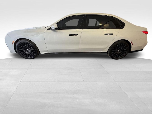 2025 BMW 740i
