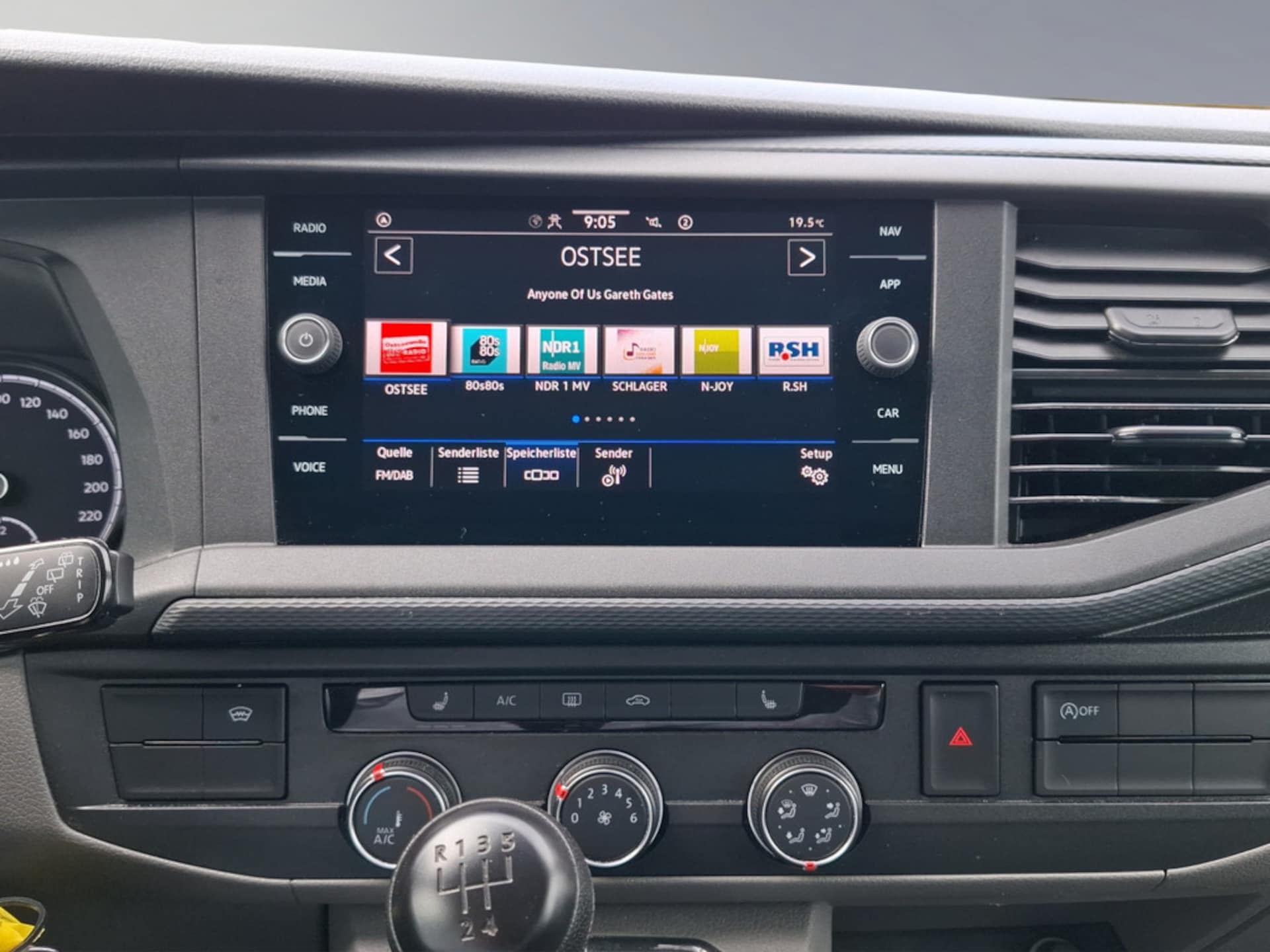 Volkswagen T6.1 Transporter Kombi langer Radstand