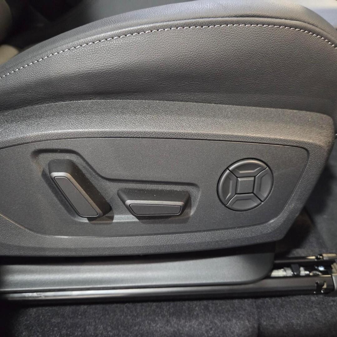 Image about Audi Q6 SUV e-tron e-tron