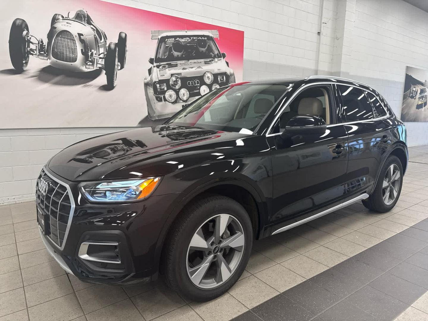 2022 Audi Q5 40 Premium Plus's photo