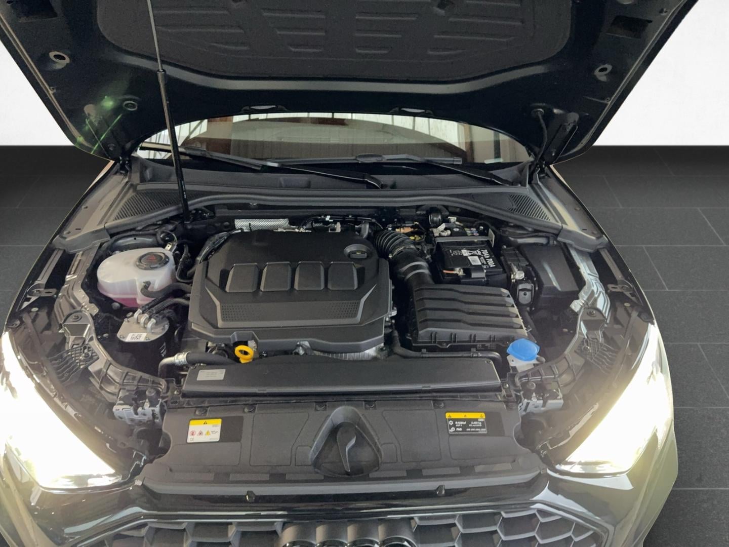 Bild über Audi A3 Sportback S line 35 TDI S tronic - für weitere Informationen kontaktieren Sie den Audi Partner