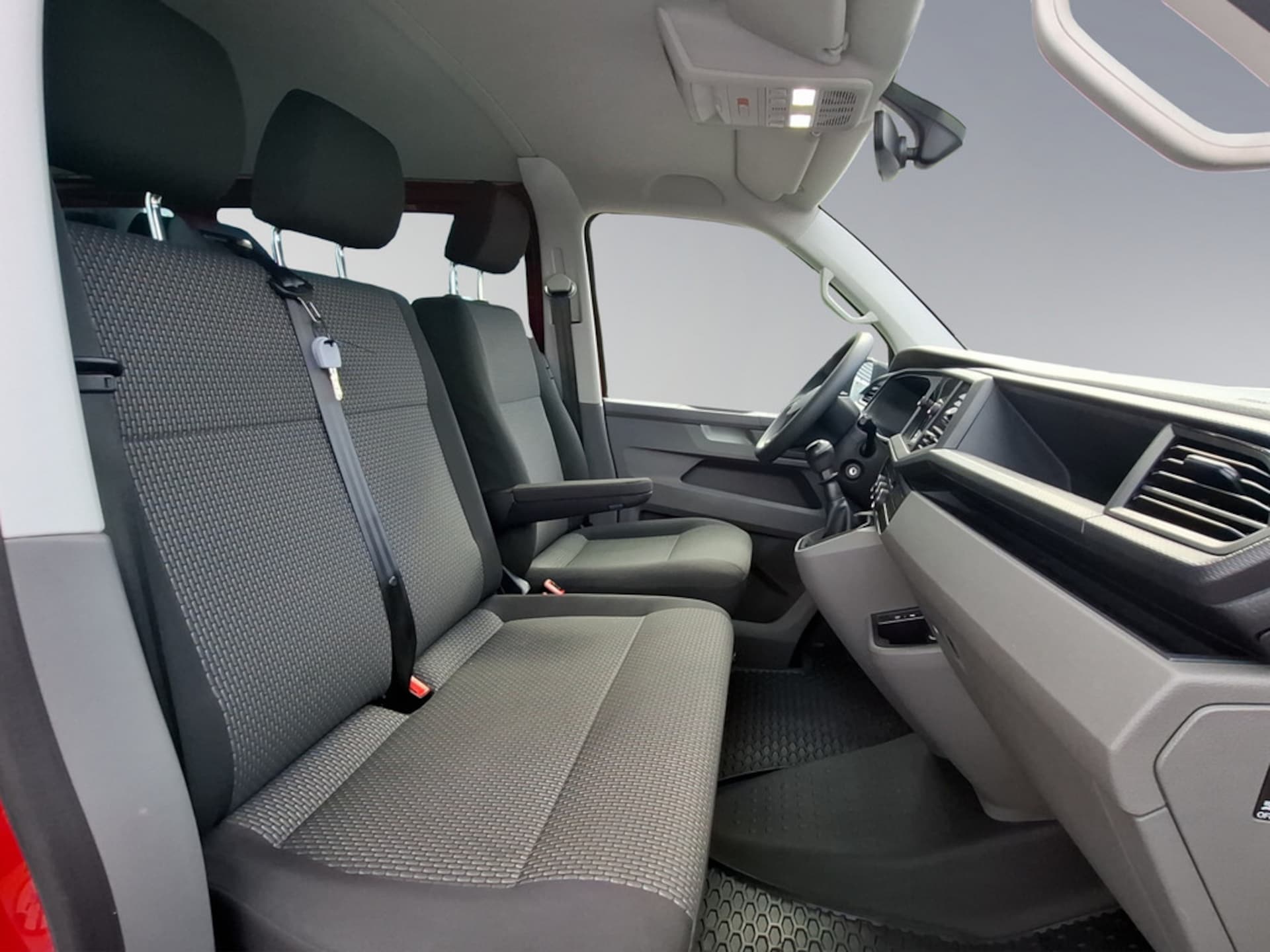 Volkswagen T6.1 Transporter Kombi langer Radstand