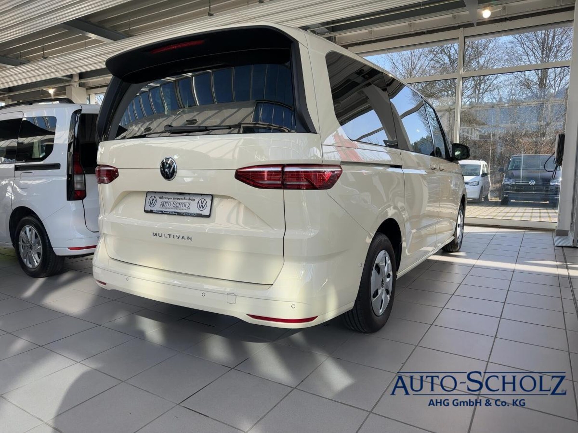 Volkswagen Multivan Langversion Basis-Modell
