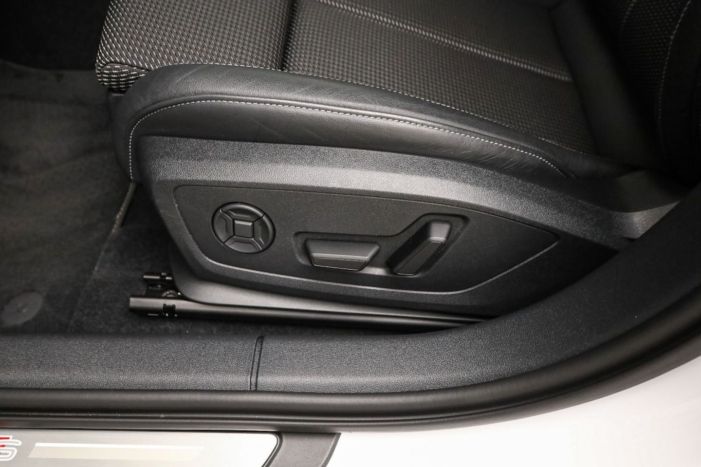 Bild über Audi S3 Sportback TFSI quattro S tronic - für weitere Informationen kontaktieren Sie den Audi Partner