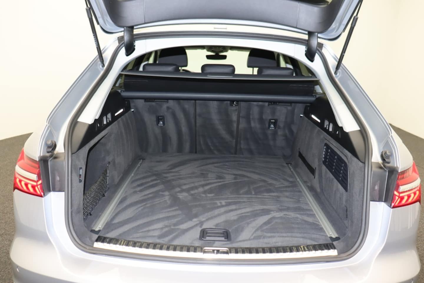 Bild über Audi A6 Avant advanced 40 TDI quattro S tronic - für weitere Informationen kontaktieren Sie den Audi Partner