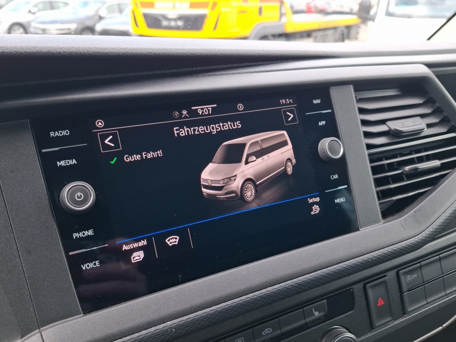 Volkswagen T6.1 Transporter Kombi langer Radstand