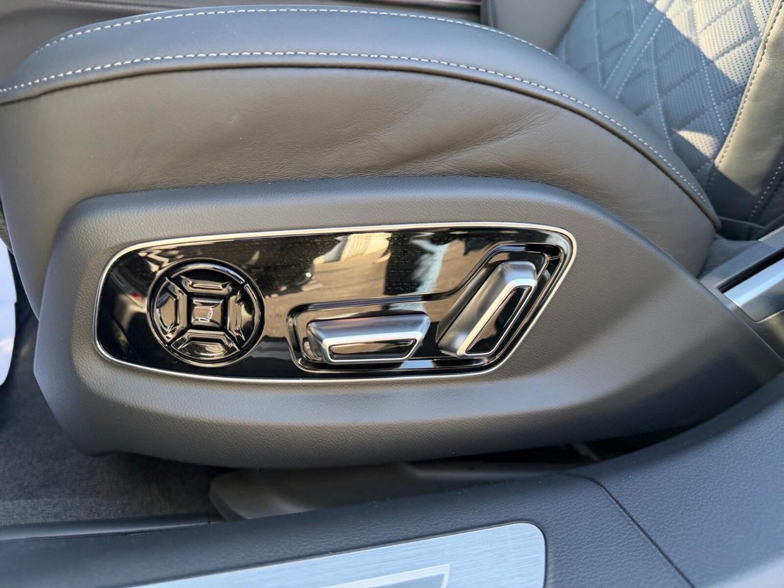 Audi A8 – Bild 9