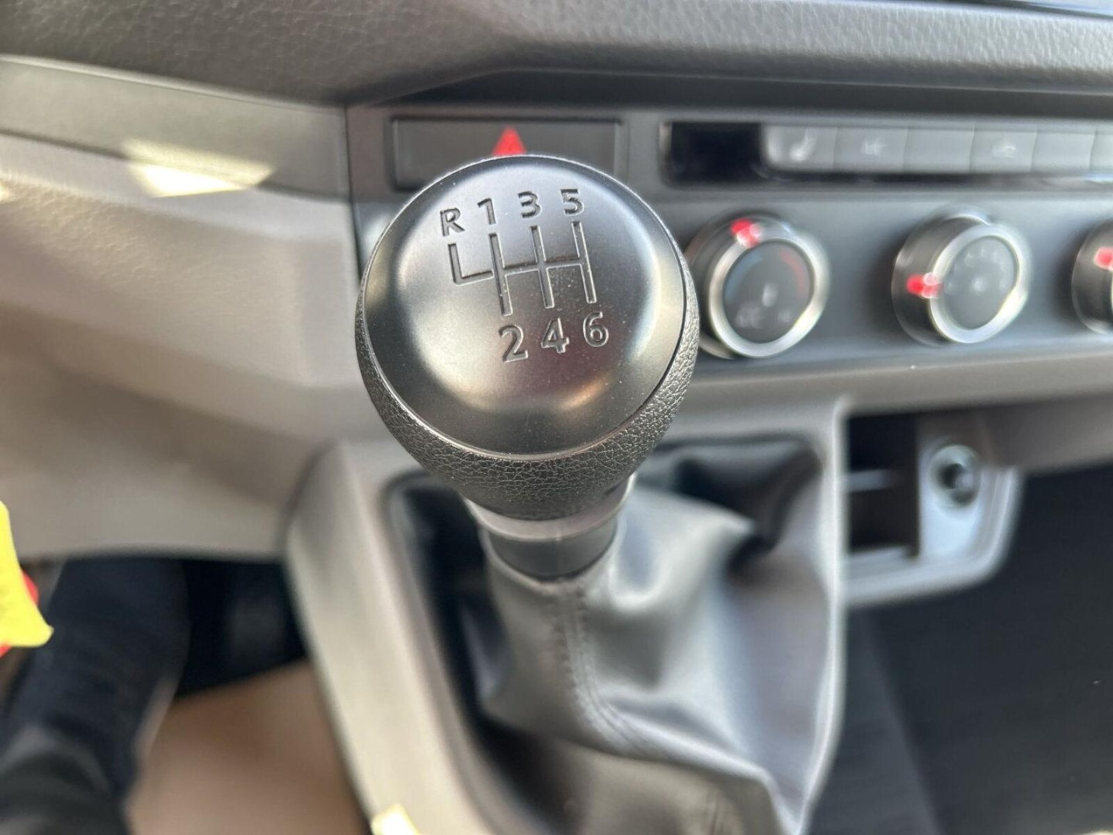 Volkswagen Crafter Kasten mittlerer Radstand – Bild 14