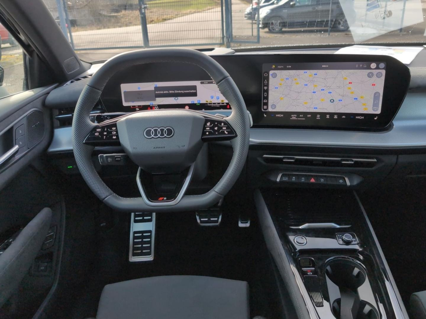Bild über Audi Q3 SUV TFSI quattro 195 kW S tronic - für weitere Informationen kontaktieren Sie den Audi Partner