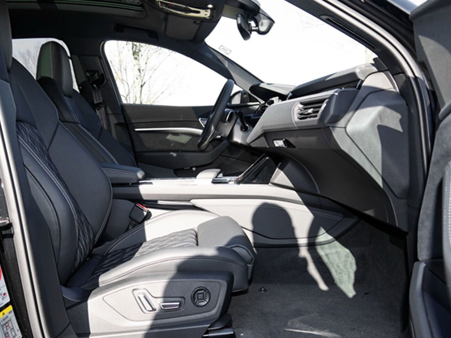 Image about Audi e-tron S Sportback S e-tron quattro