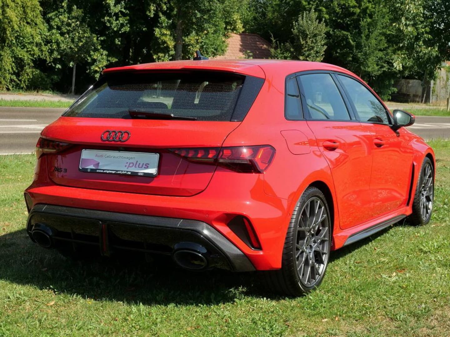 Bild über Audi RS 3 Sportback TFSI quattro S tronic - für weitere Informationen kontaktieren Sie den Audi Partner