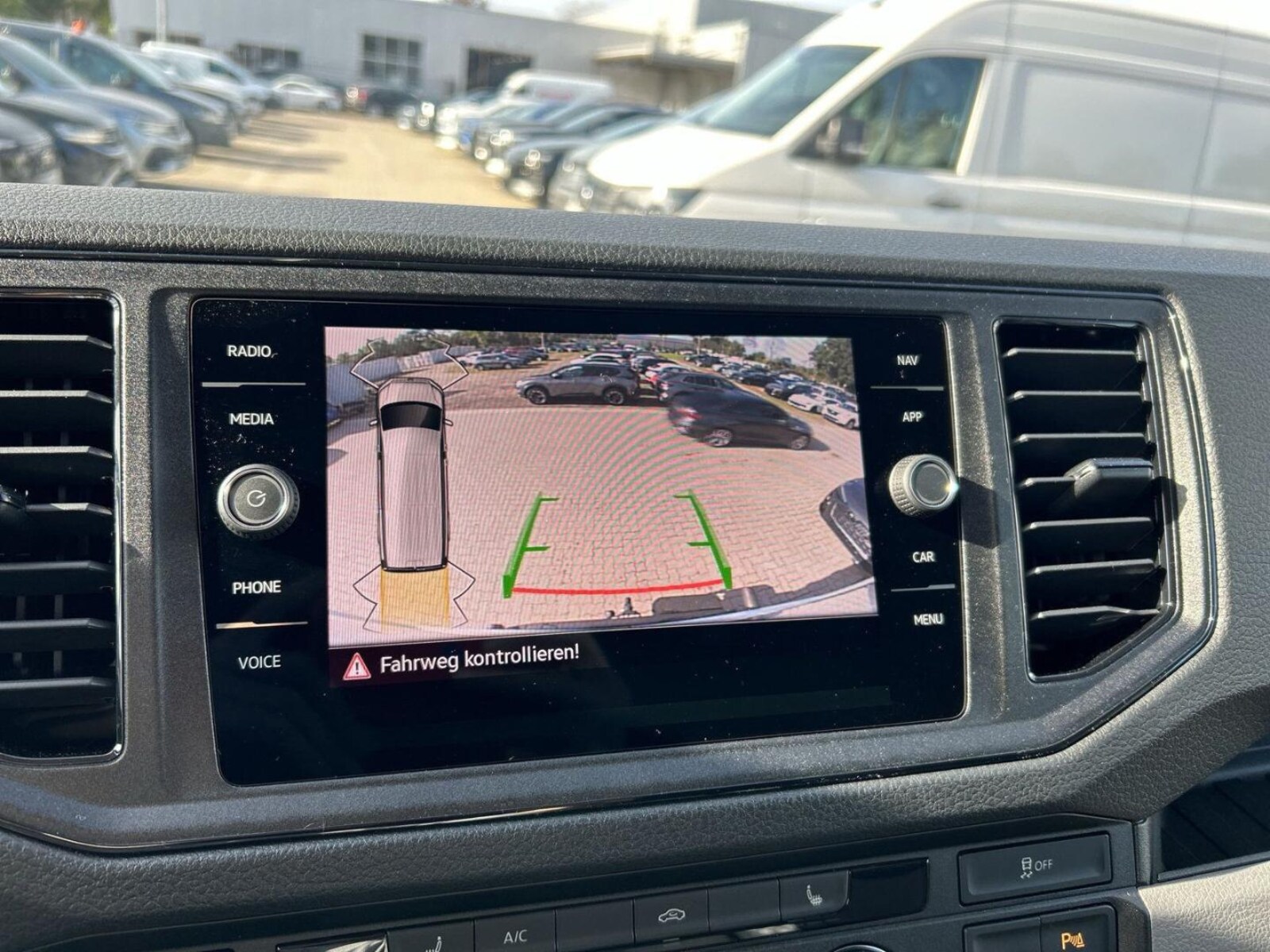 Volkswagen Crafter Kasten mittlerer Radstand – Bild 16