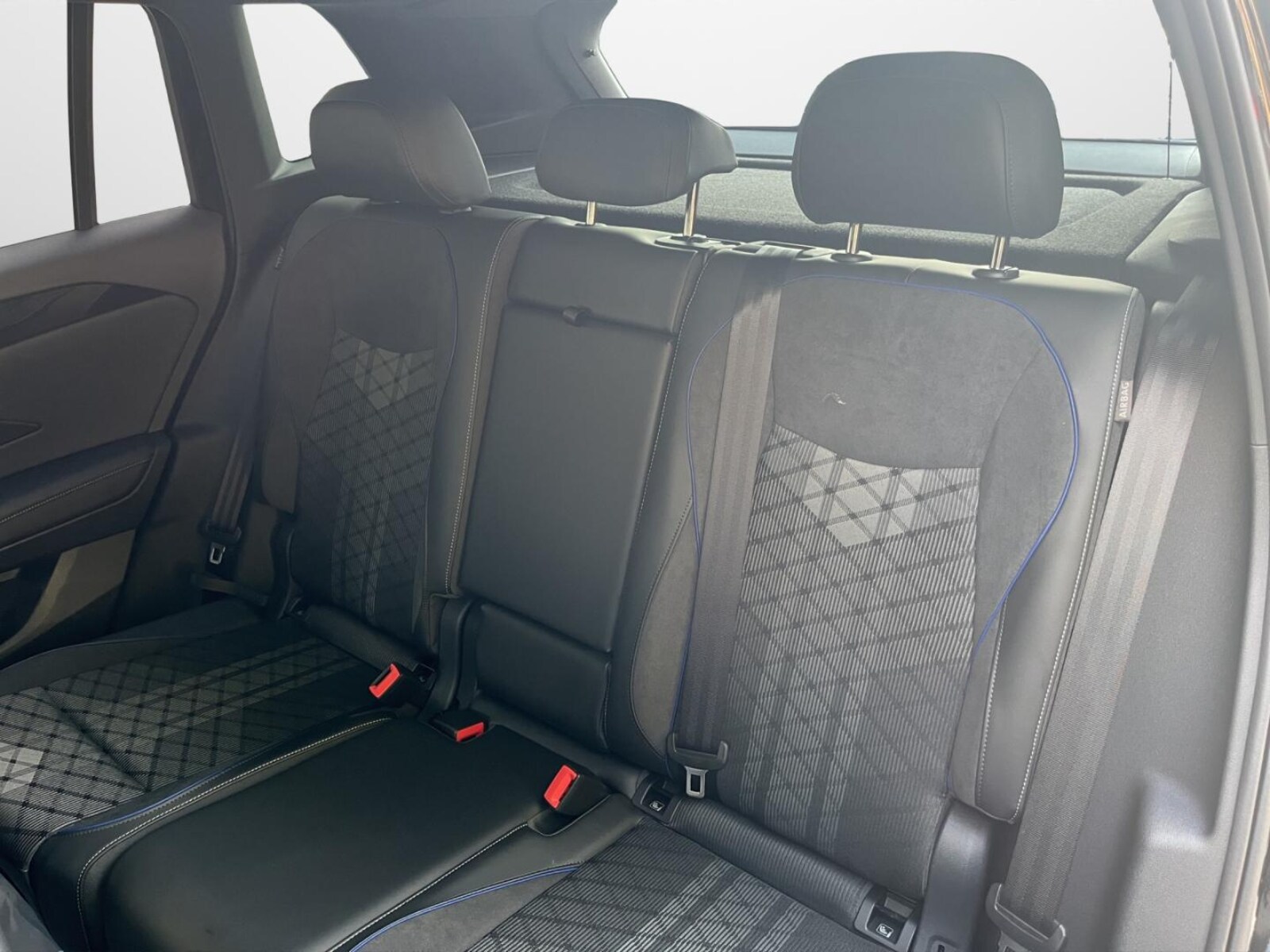 Volkswagen Tiguan – Bild 12