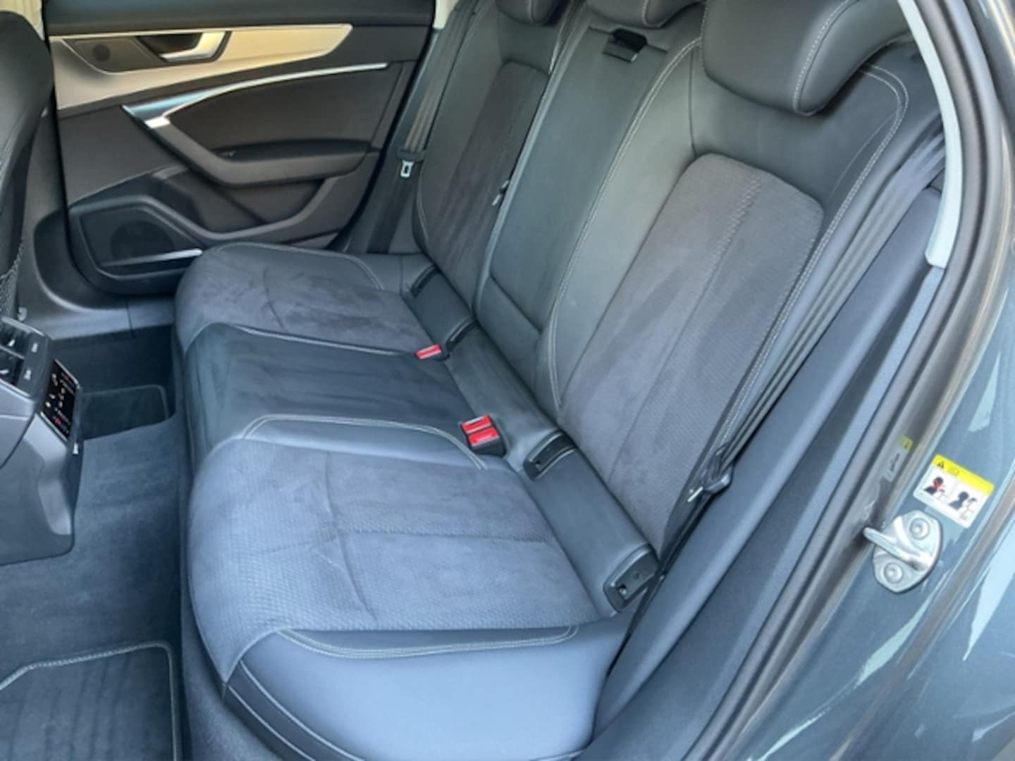 Bild über Audi S6 Avant TDI quattro tiptronic - für weitere Informationen kontaktieren Sie den Audi Partner