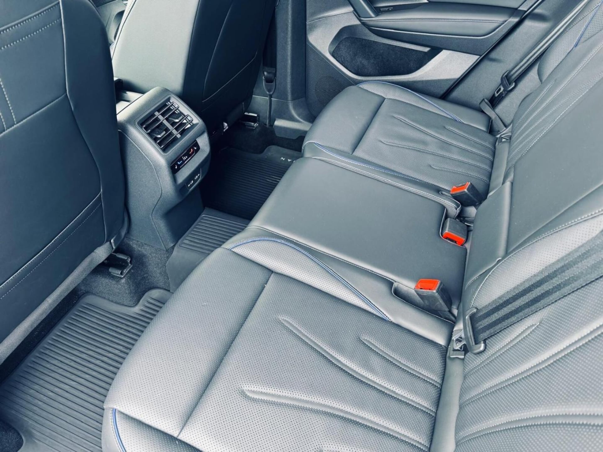 Volkswagen Tiguan R-Line Plus