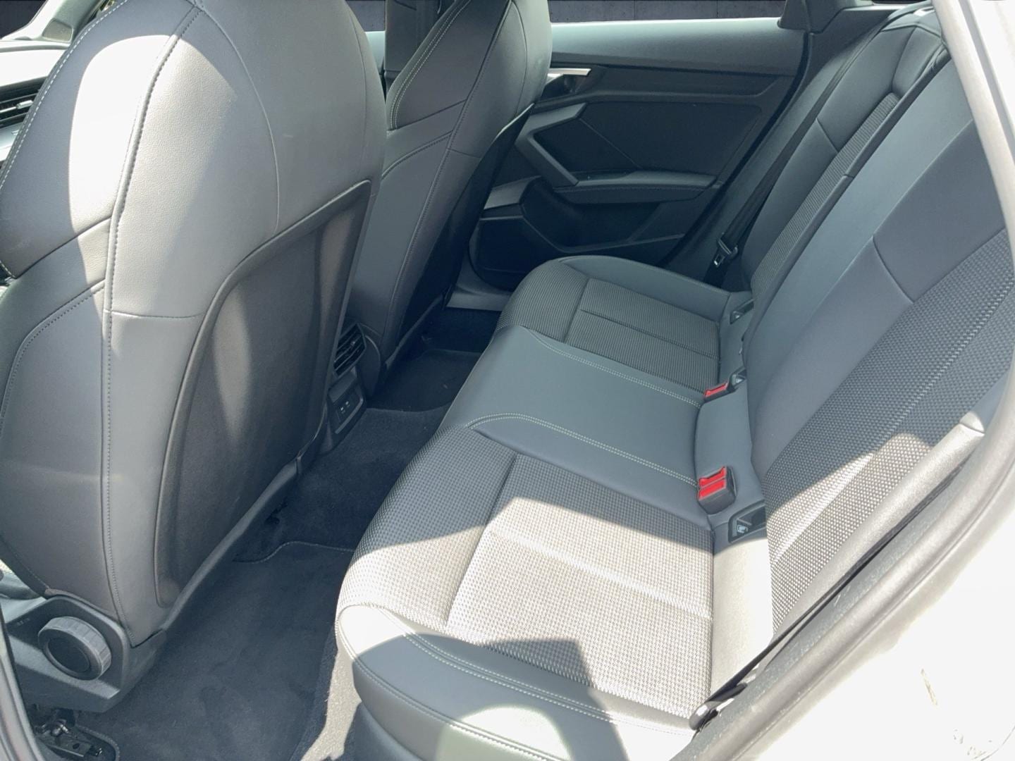 Bild über Audi A3 Sportback S line 35 TFSI S tronic - für weitere Informationen kontaktieren Sie den Audi Partner