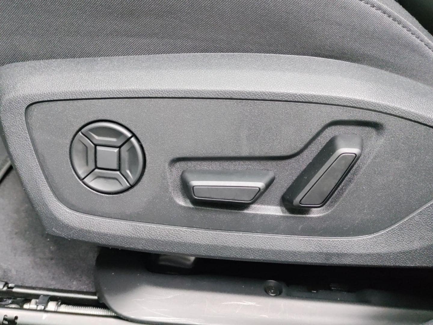 Bild über Audi A5 Avant TDI 150 kW S tronic - für weitere Informationen kontaktieren Sie den Audi Partner