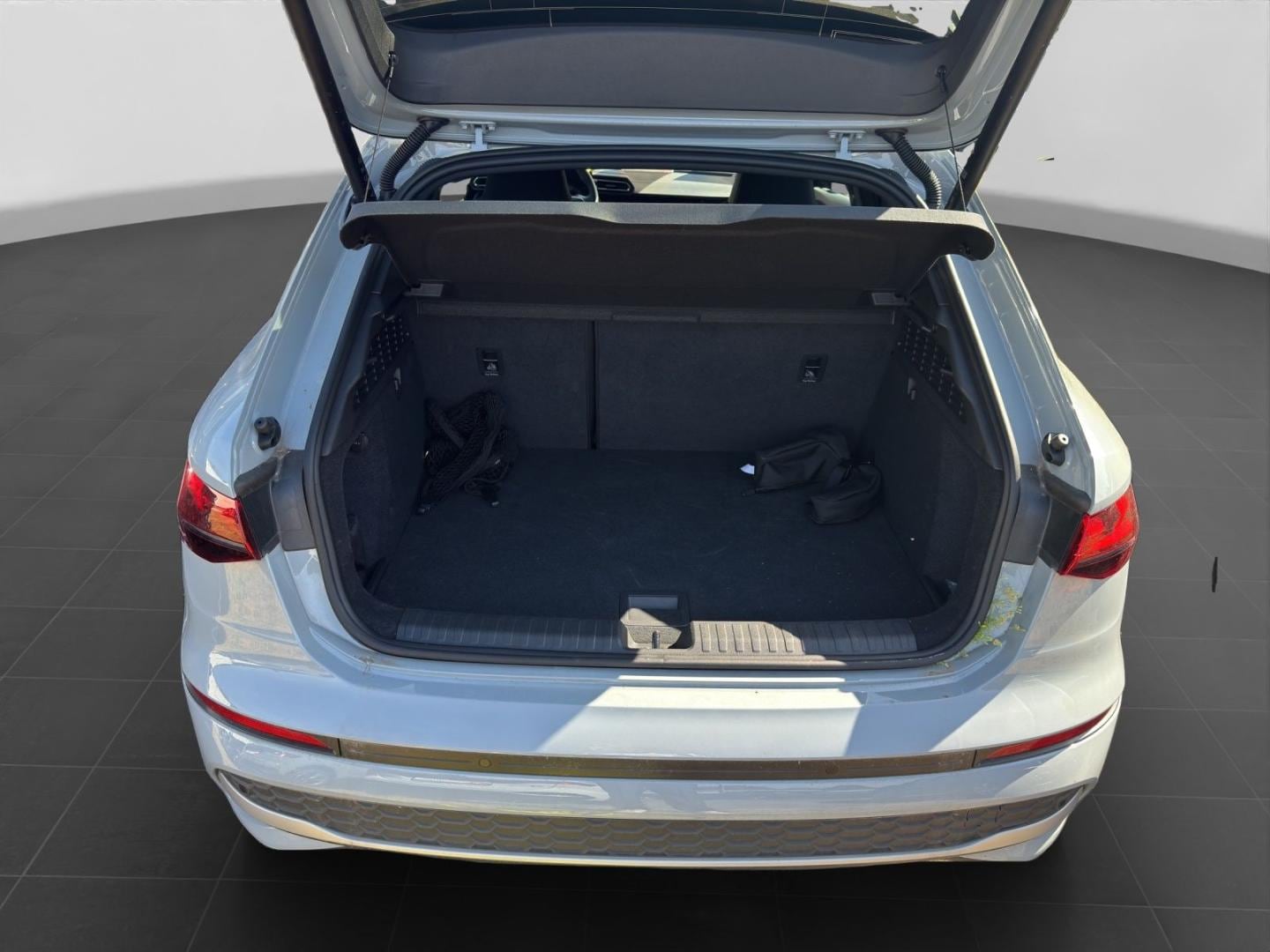 Bild über Audi A3 Sportback TFSI e advanced 40 TFSI e S tronic - für weitere Informationen kontaktieren Sie den Audi Partner