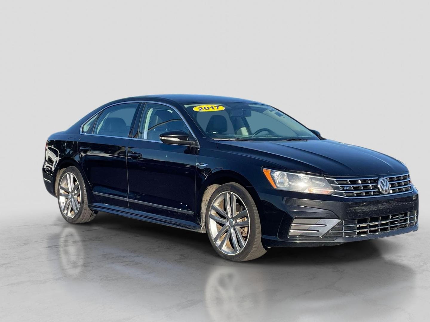 2017 Volkswagen Passat 1.8T R-Line w/ Comfort Pkg. Auto's photo