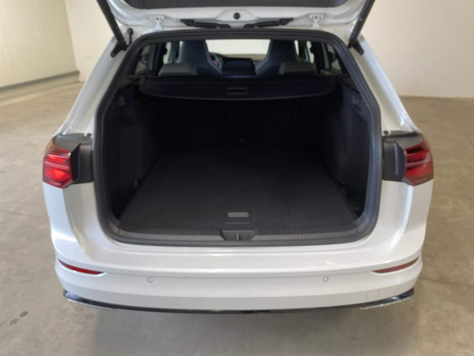 Volkswagen Golf Variant R-Line