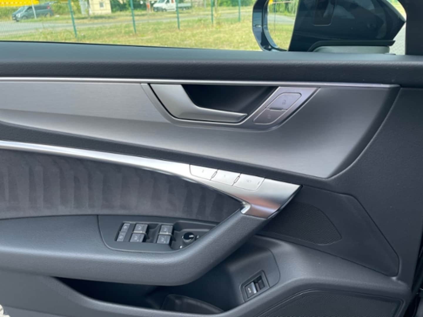 Bild über Audi S6 Avant TDI quattro tiptronic - für weitere Informationen kontaktieren Sie den Audi Partner