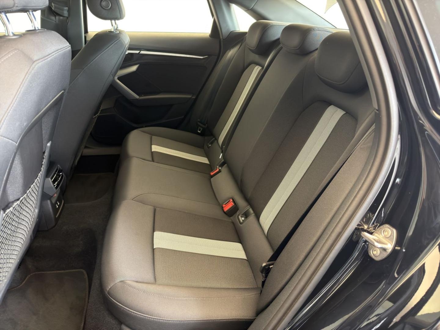 Bild über Audi A3 Limousine TDI S tronic - für weitere Informationen kontaktieren Sie den Audi Partner