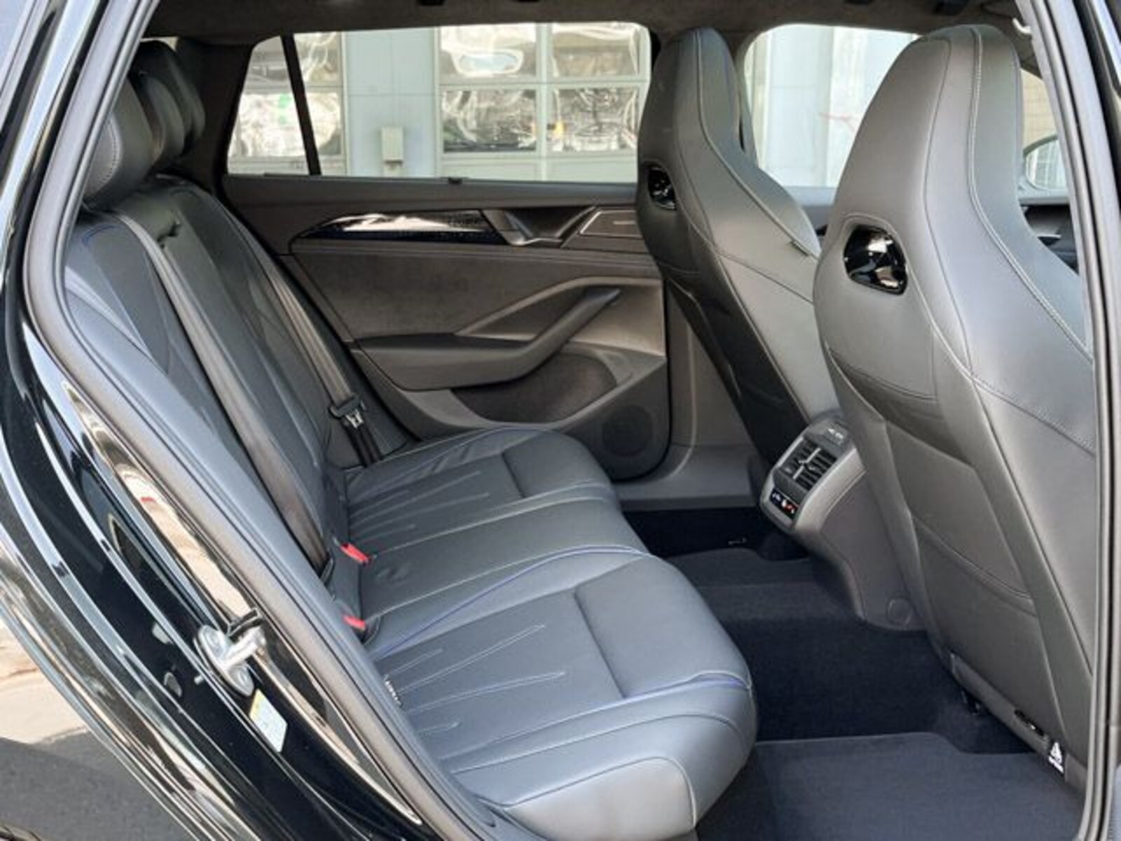 Volkswagen Passat – Bild 11