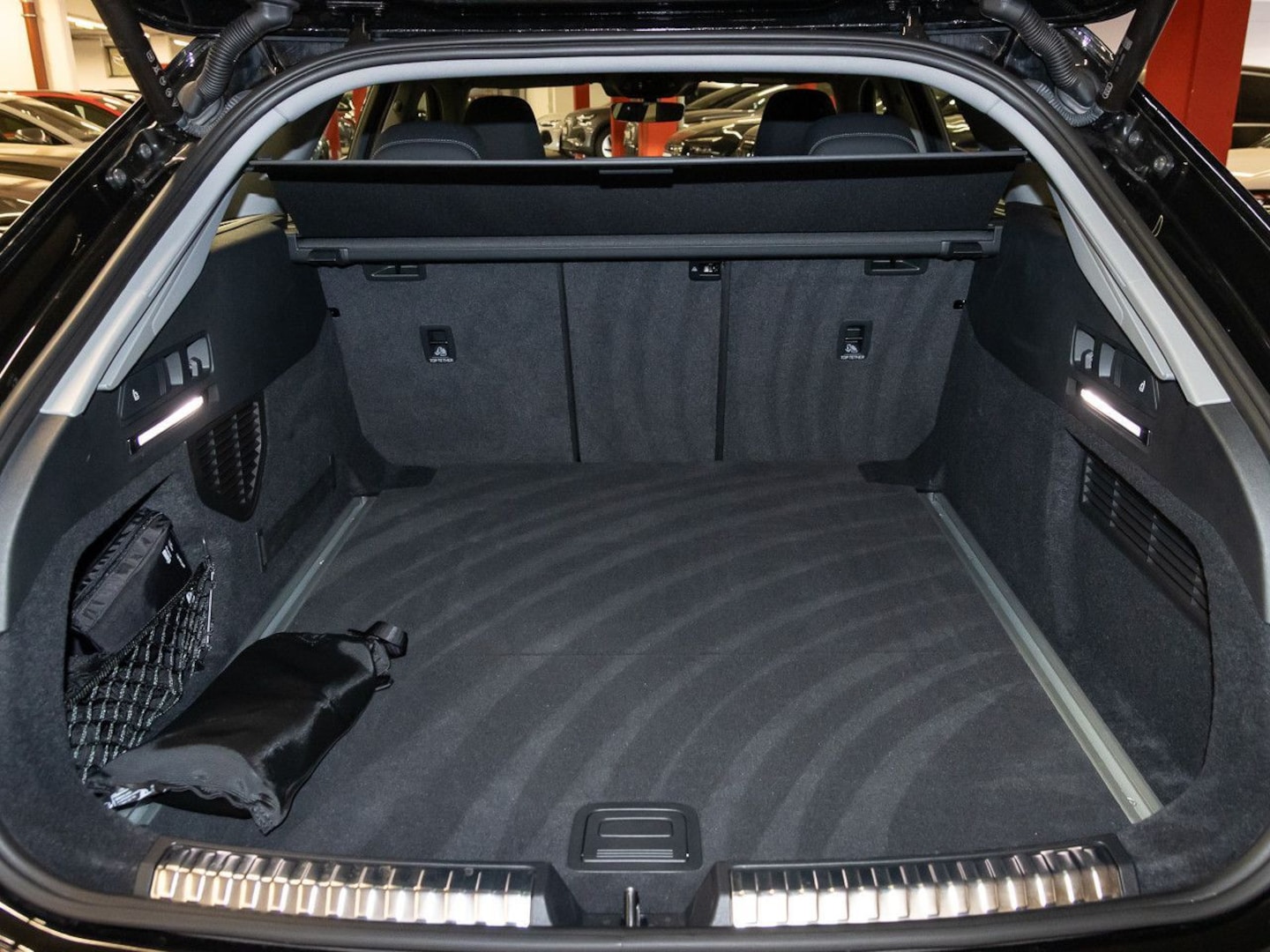 Bild über Audi A6 Avant TDI 150 kW S tronic - für weitere Informationen kontaktieren Sie den Audi Partner