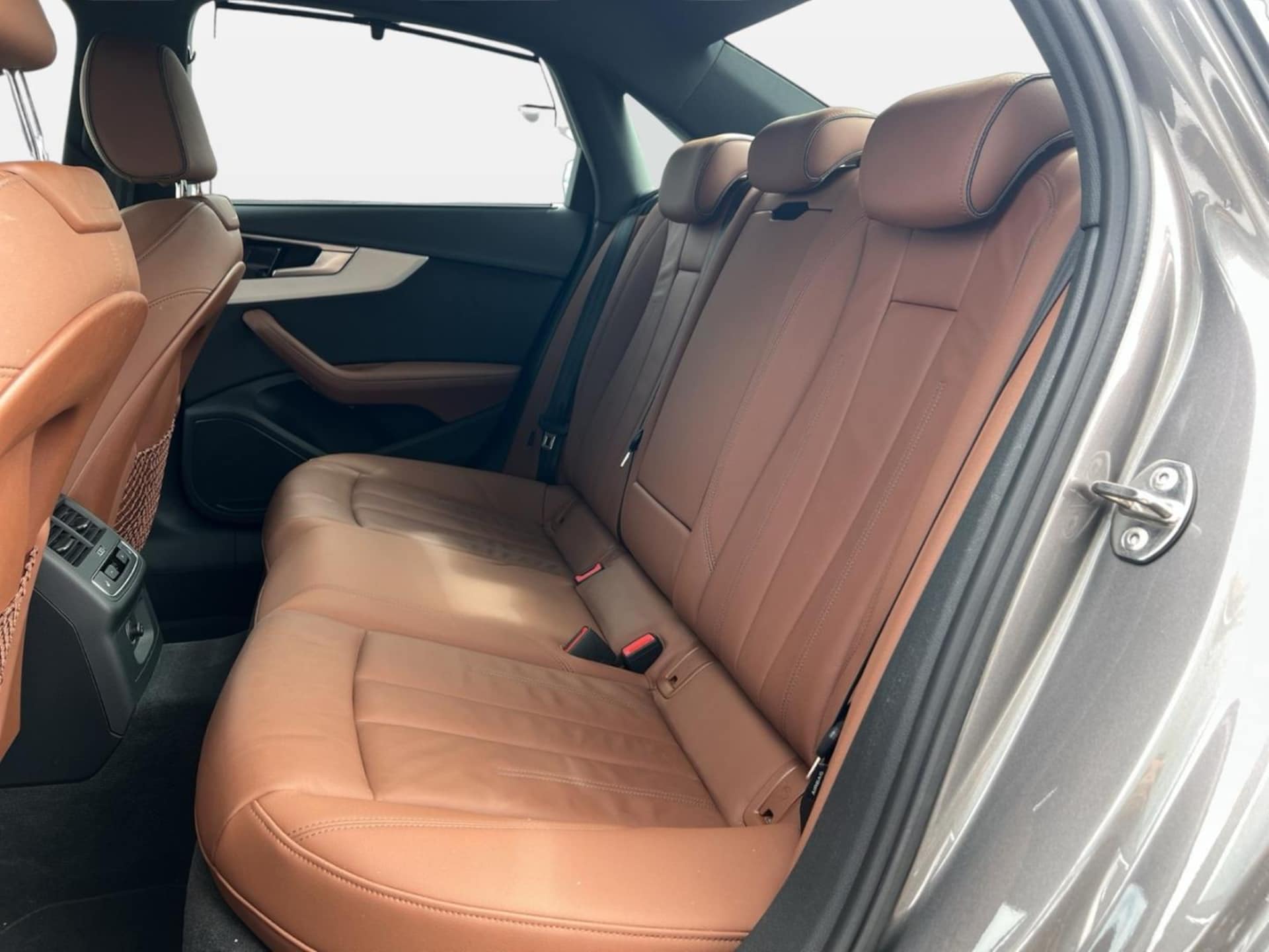 Audi A4 Limousine S line