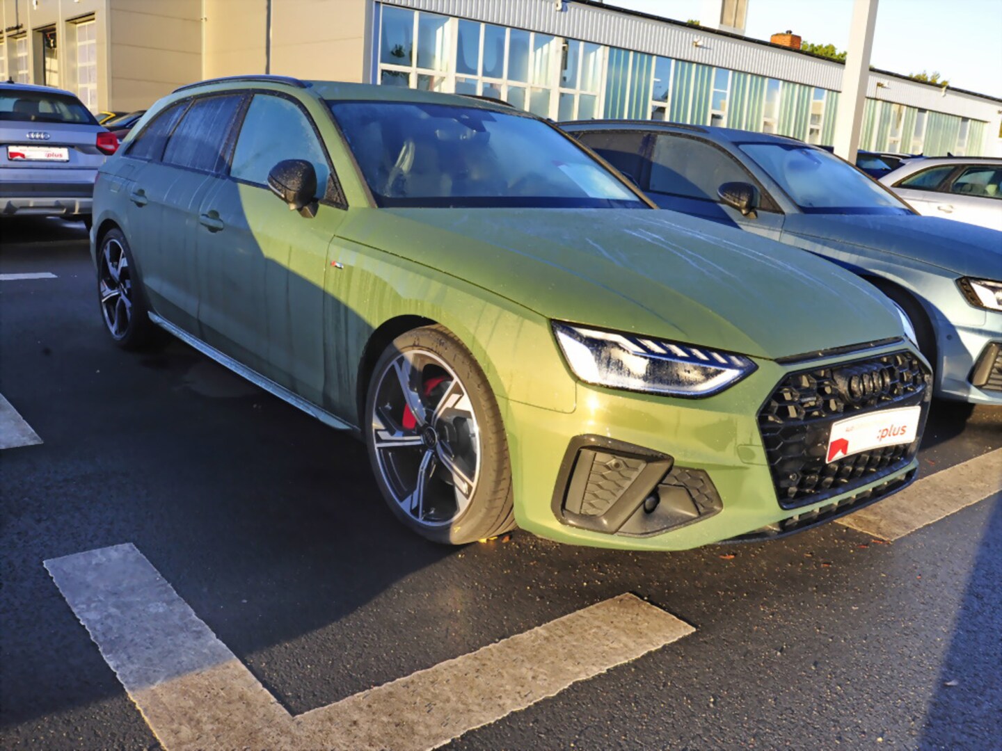 Bild über Audi A4 Avant S line 40 TFSI quattro S tronic - für weitere Informationen kontaktieren Sie den Audi Partner