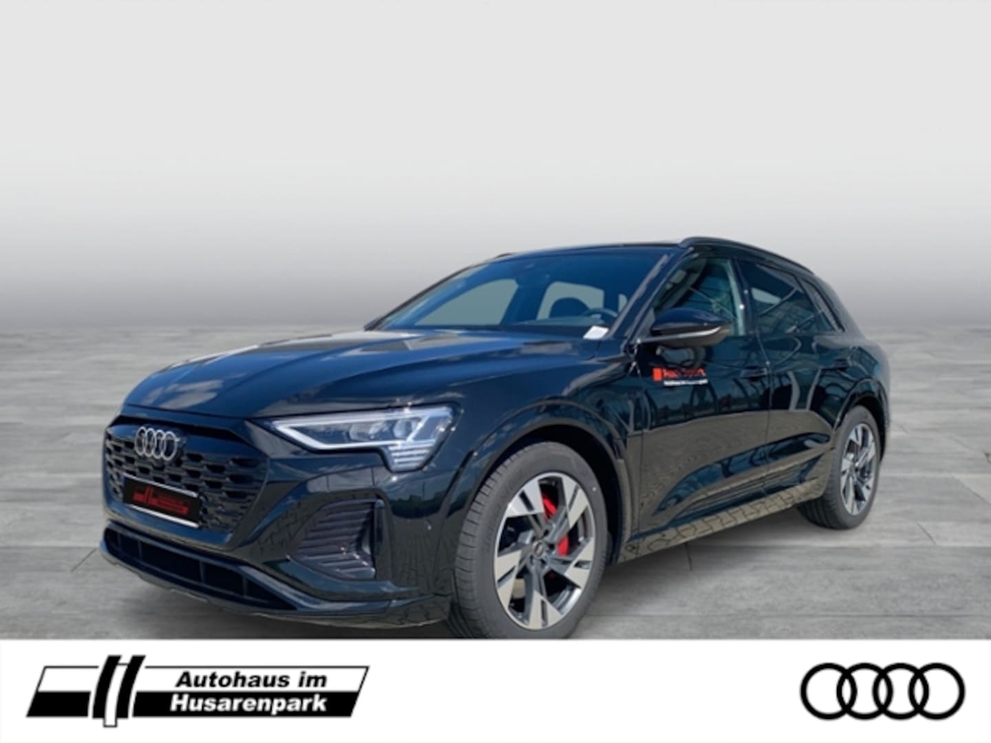 Bild über Audi Q8 e-tron S line 50 e-tron quattro - für weitere Informationen kontaktieren Sie den Audi Partner
