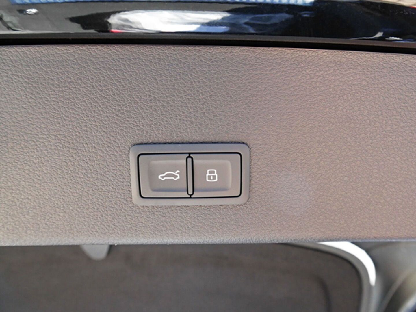 Image about Audi e-tron S Sportback S e-tron quattro