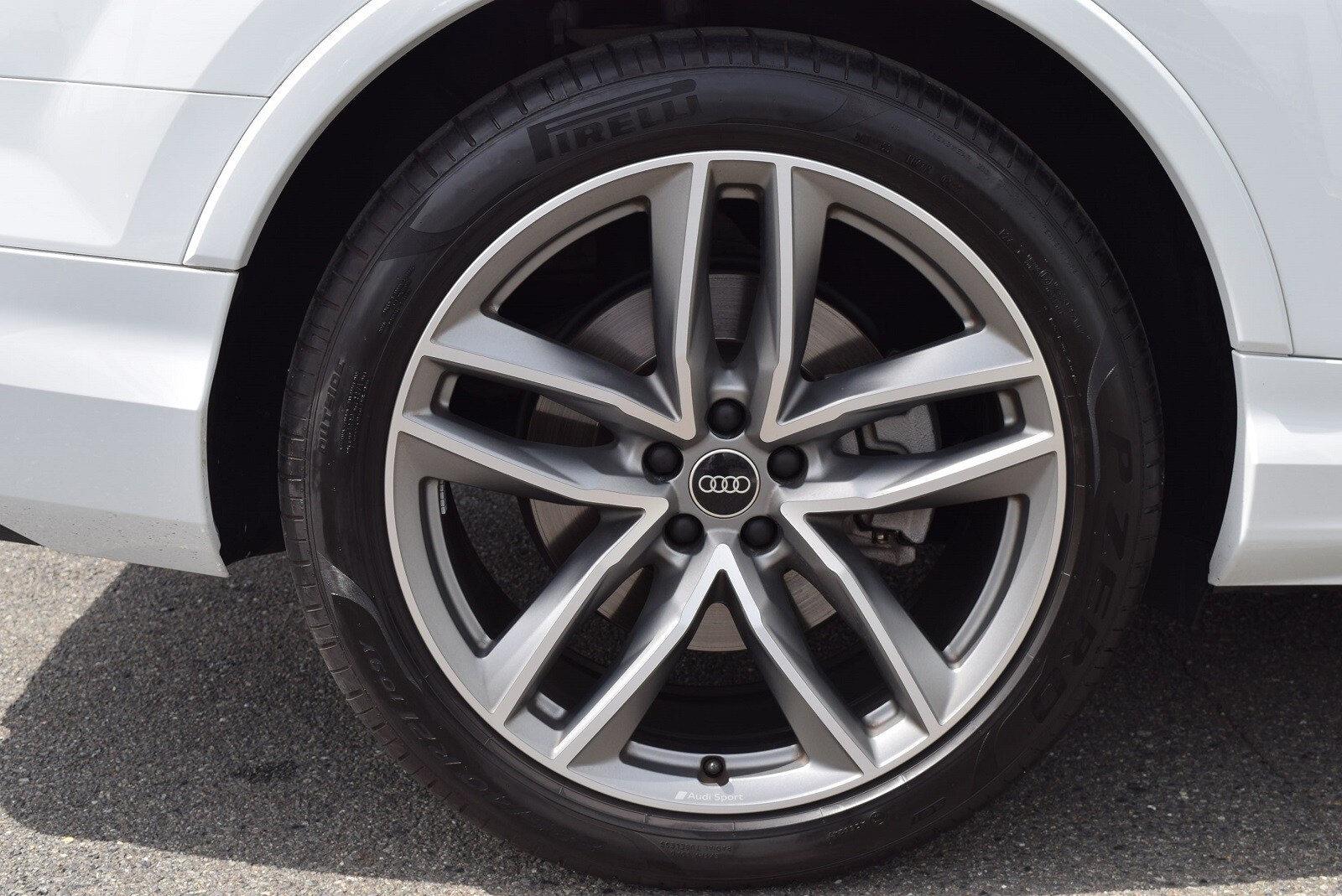 Image about Audi Q7 55 TFSI quattro S line 250(340) kW(PS) tiptronic