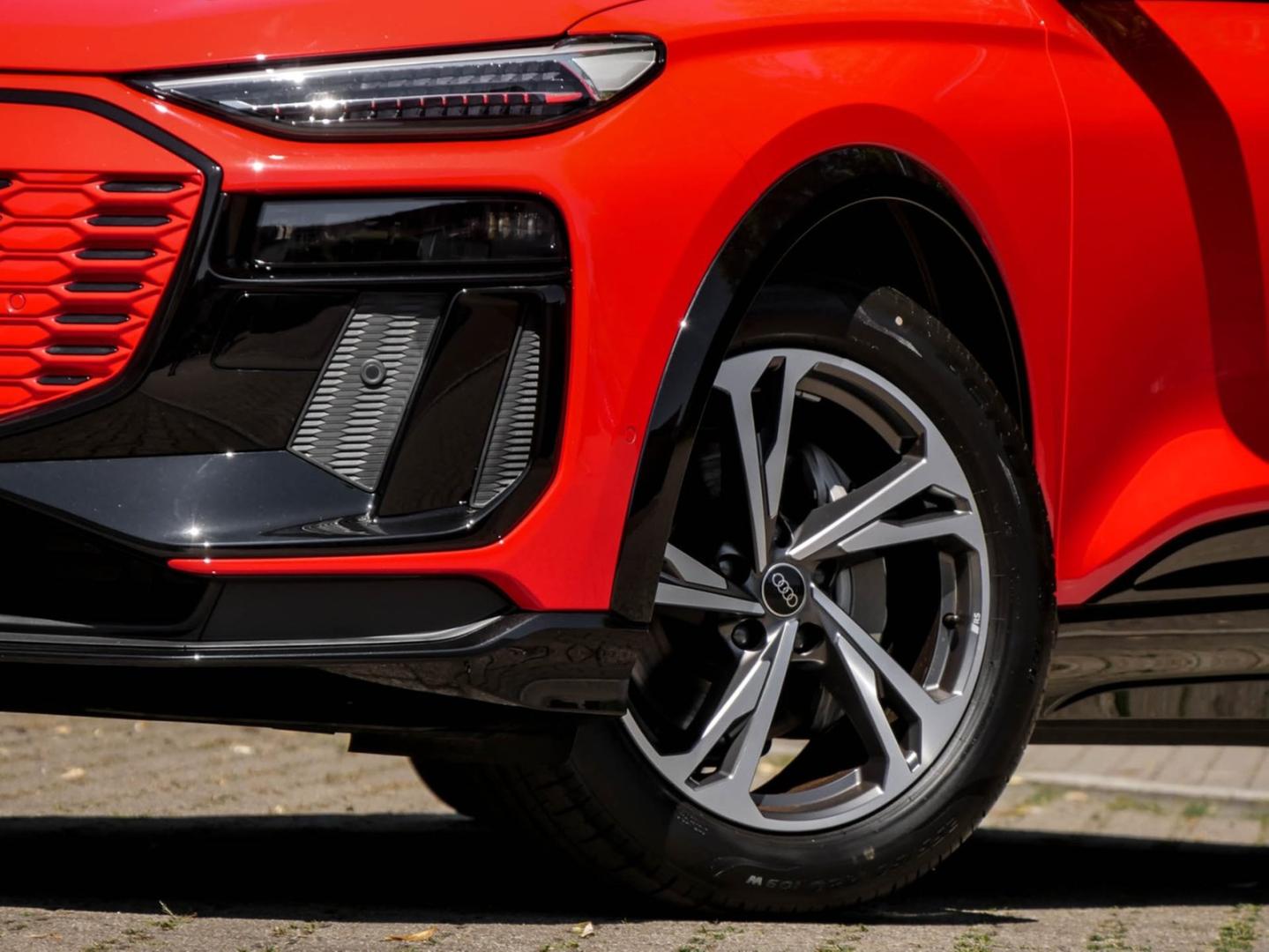Image about Audi Q6 SUV e-tron e-tron performance