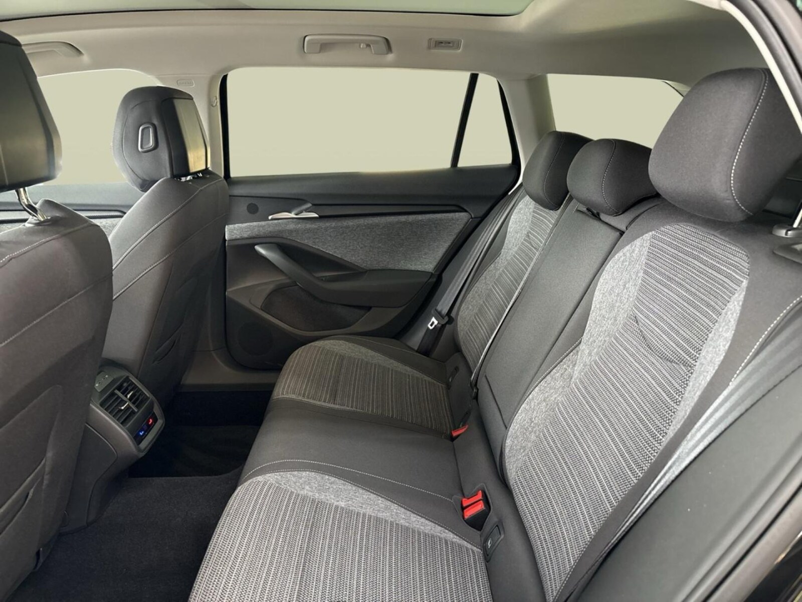 Škoda Superb Combi – Bild 11