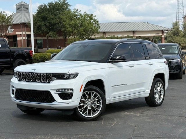 Photo of 2023 Jeep Grand Cherokee 
