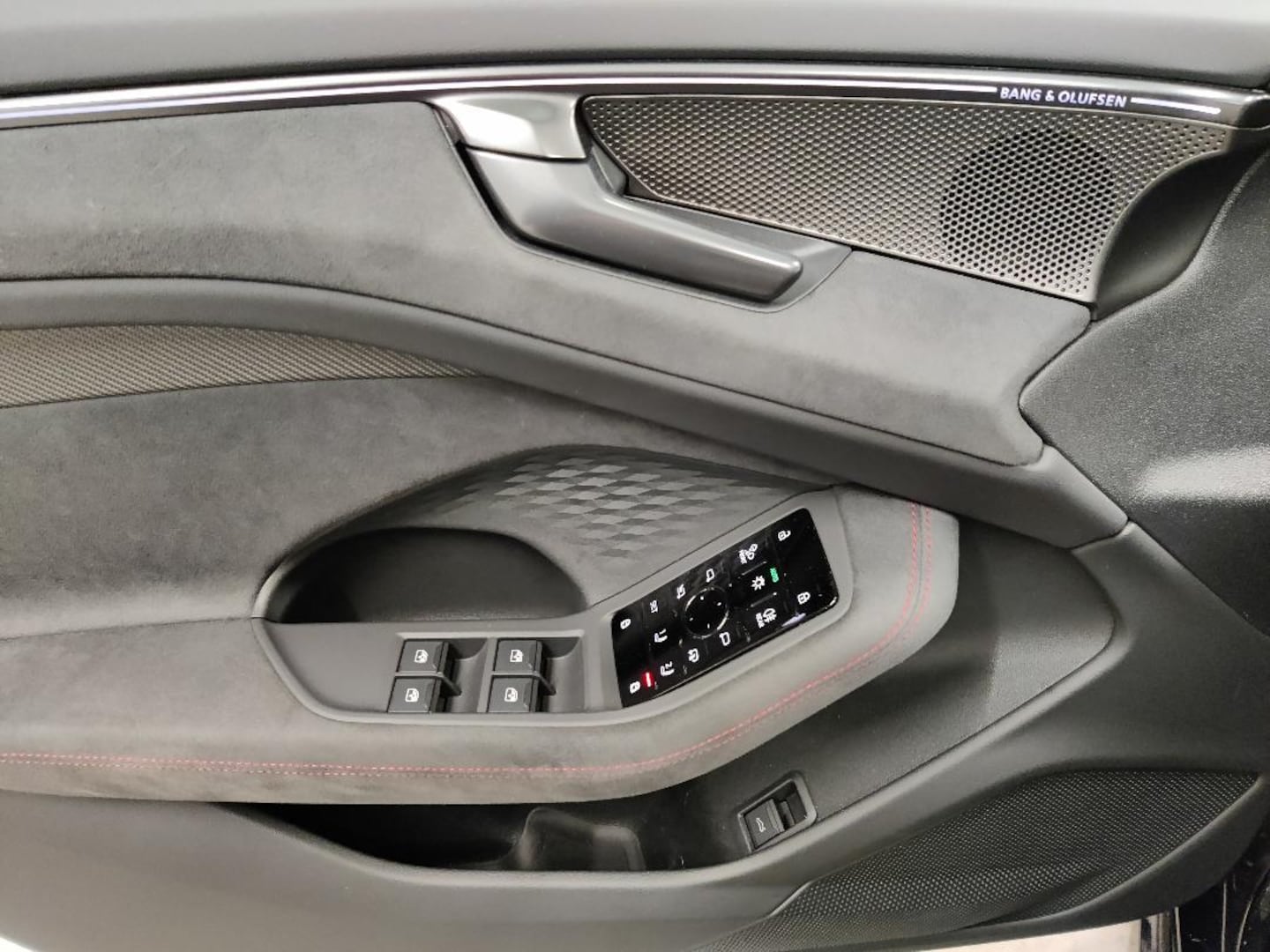 Bild über Audi A6 Avant TFSI quattro 270 kW S tronic - für weitere Informationen kontaktieren Sie den Audi Partner