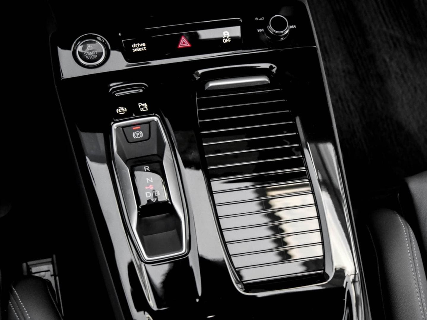 Image about Audi Q6 SUV e-tron e-tron performance