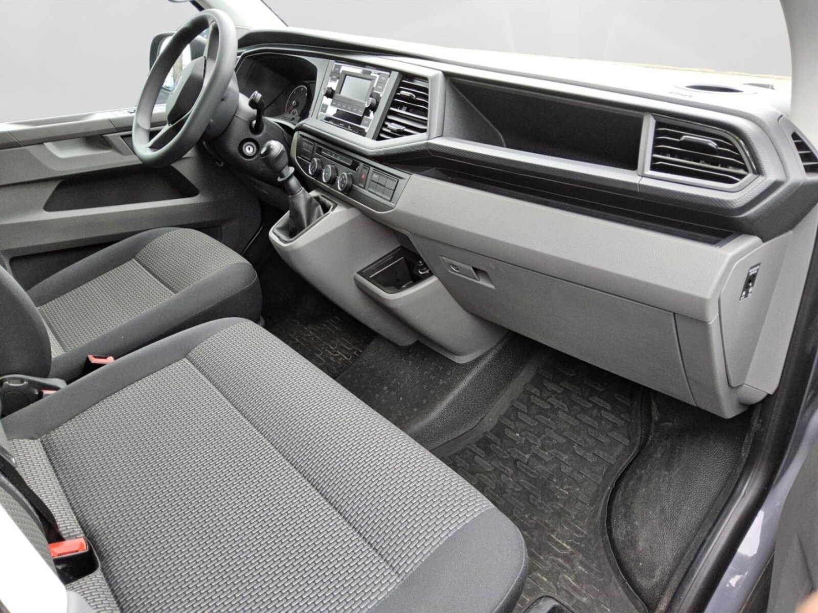 Volkswagen T6.1 Transporter Kombi kurzer Radstand – Bild 3