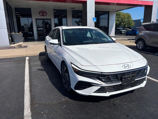 Photo of 2025 Hyundai Elantra
