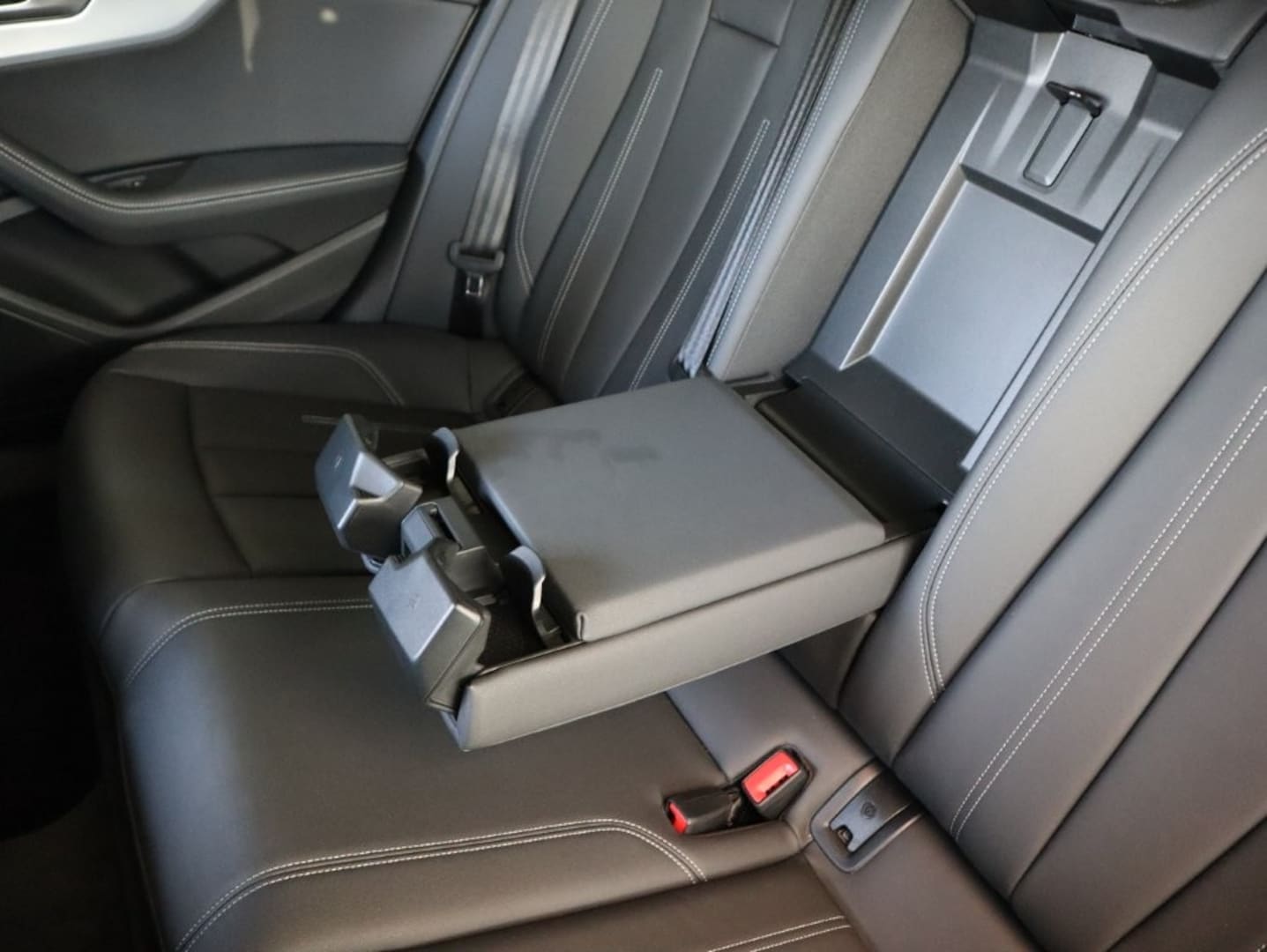 Audi A4 Avant 35 TFSI advanced for more details contact your dealer