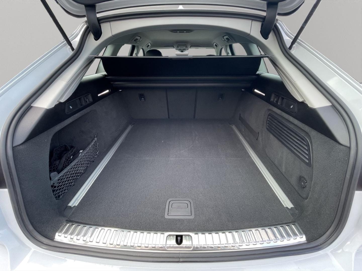 Bild über Audi S6 Avant TDI quattro tiptronic - für weitere Informationen kontaktieren Sie den Audi Partner