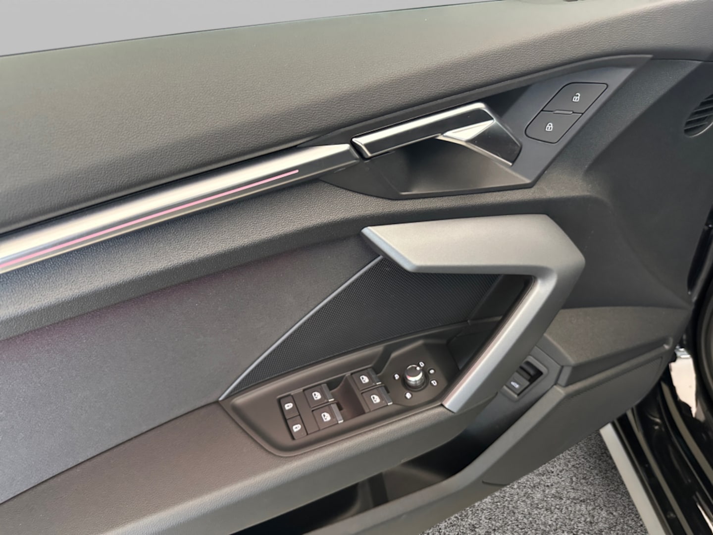 Bild über Audi A3 Limousine TFSI quattro S tronic - für weitere Informationen kontaktieren Sie den Audi Partner