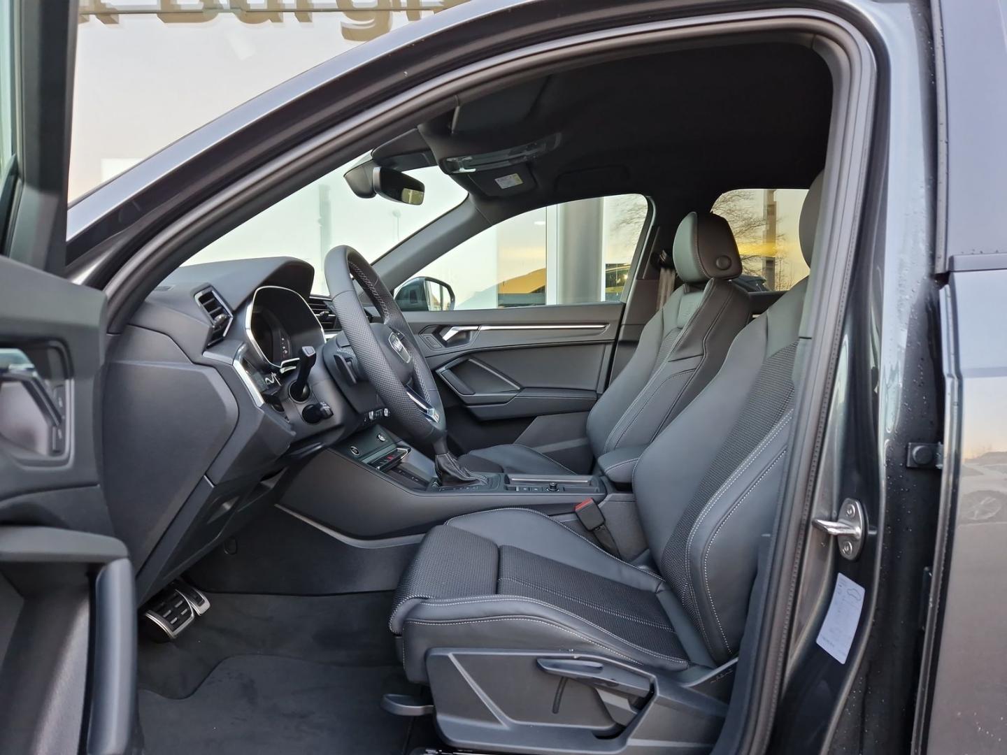 Image about Audi Q3 Special Edition Attraction S line 35 TFSI 110 kW (150 CV) S tronic