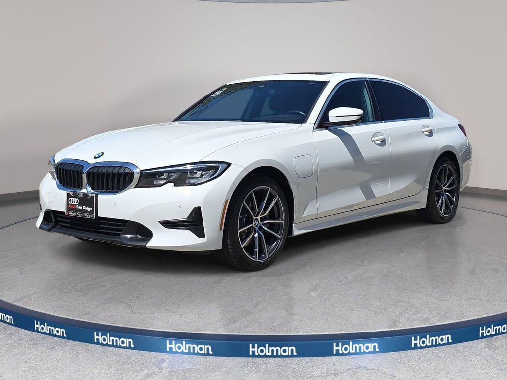 2021 BMW 3 Series 330e Sedan's photo